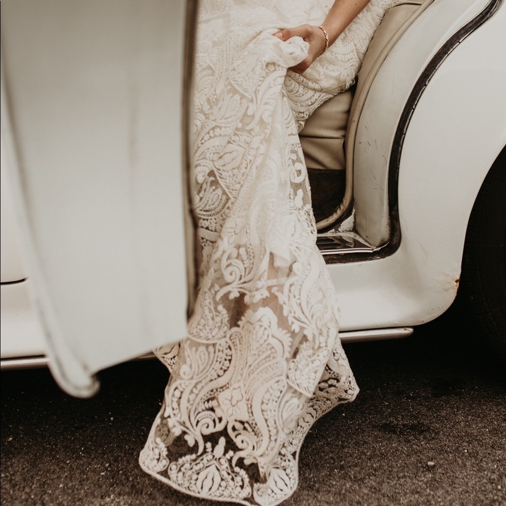 Tara Lauren Wedding Dress - Picture 4 of 5